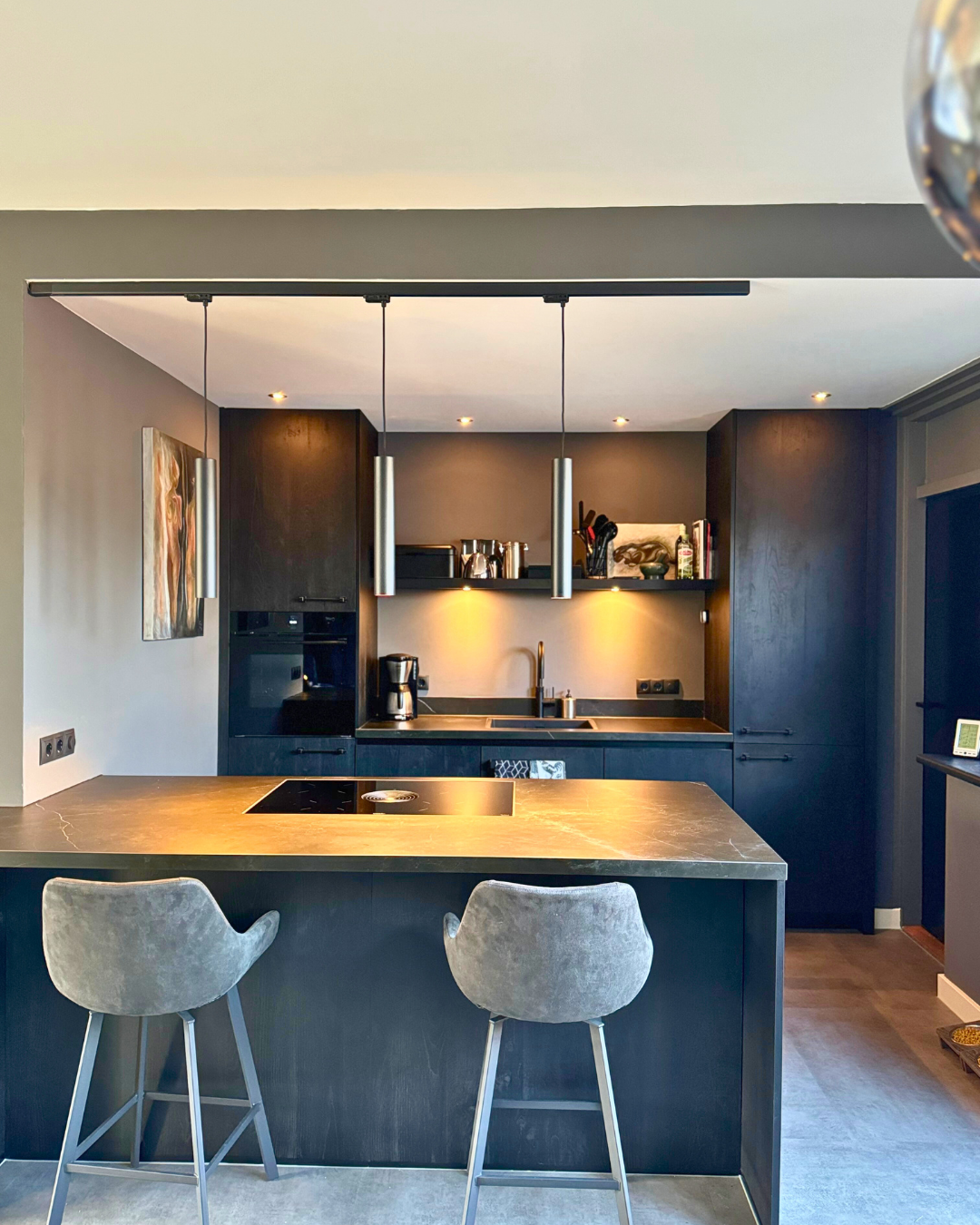 Een prachtige keuken die we onlangs hebben geplaatst en het middelpunt van het huis is.