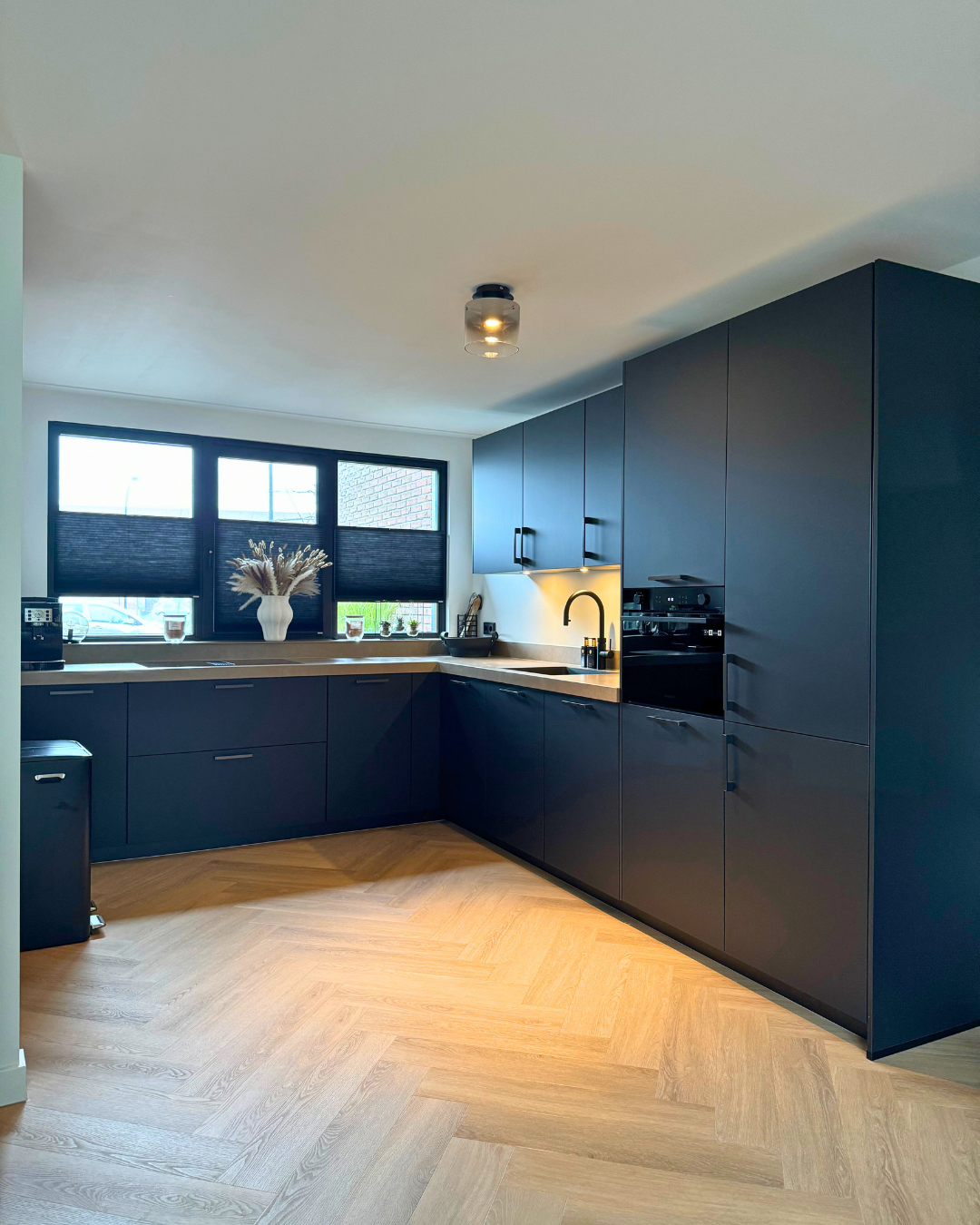 Stijlvolle woning opgeleverd waarbij we de garage hebben omgebouwd tot keuken