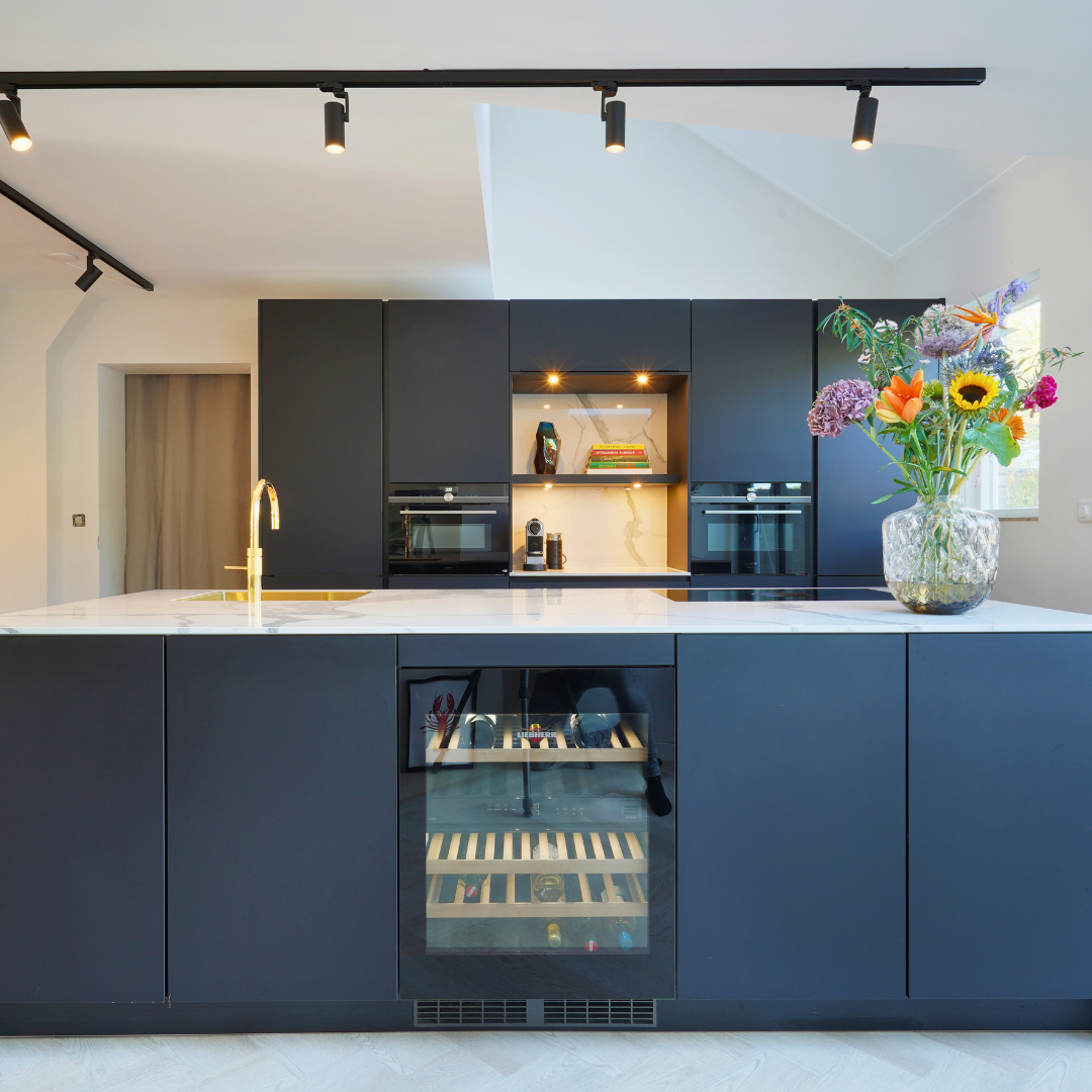 Vanuit Schuit Totaal wonen is er nieuwe keuken geplaatst die pure perfectie uitstraalt