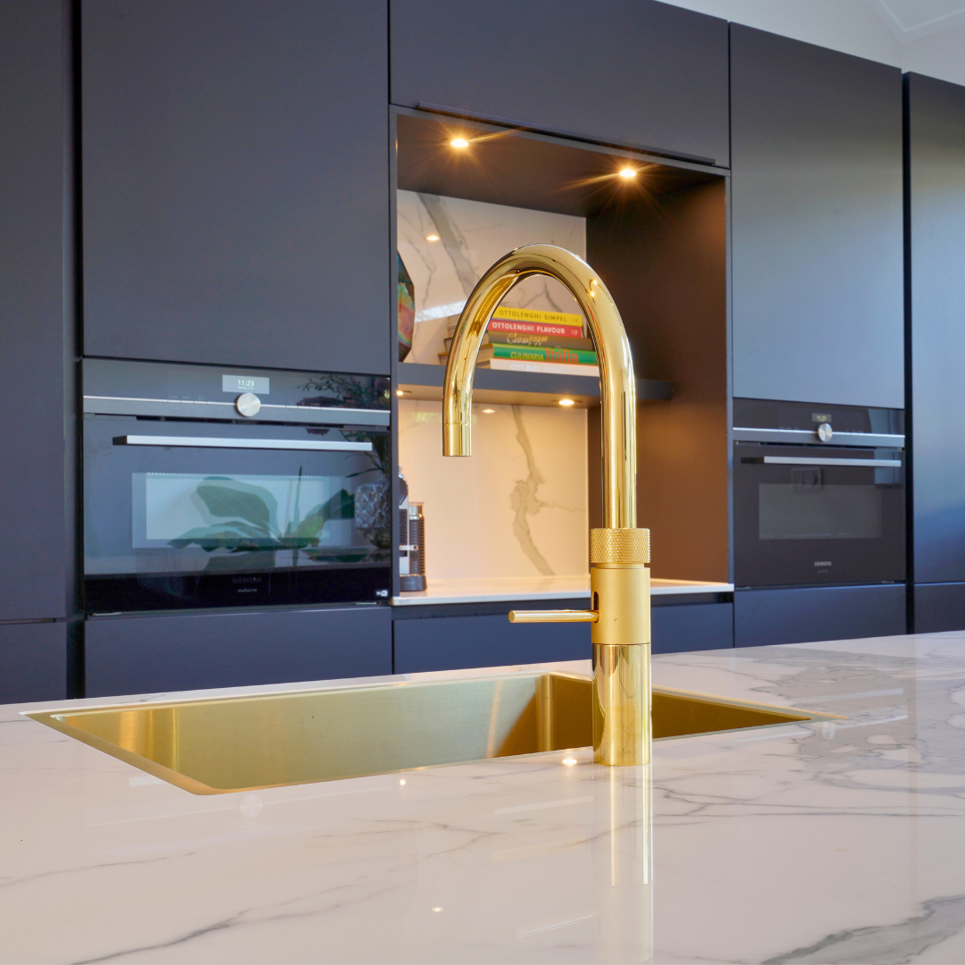 Vanuit Schuit Totaal wonen is er nieuwe keuken geplaatst die pure perfectie uitstraalt