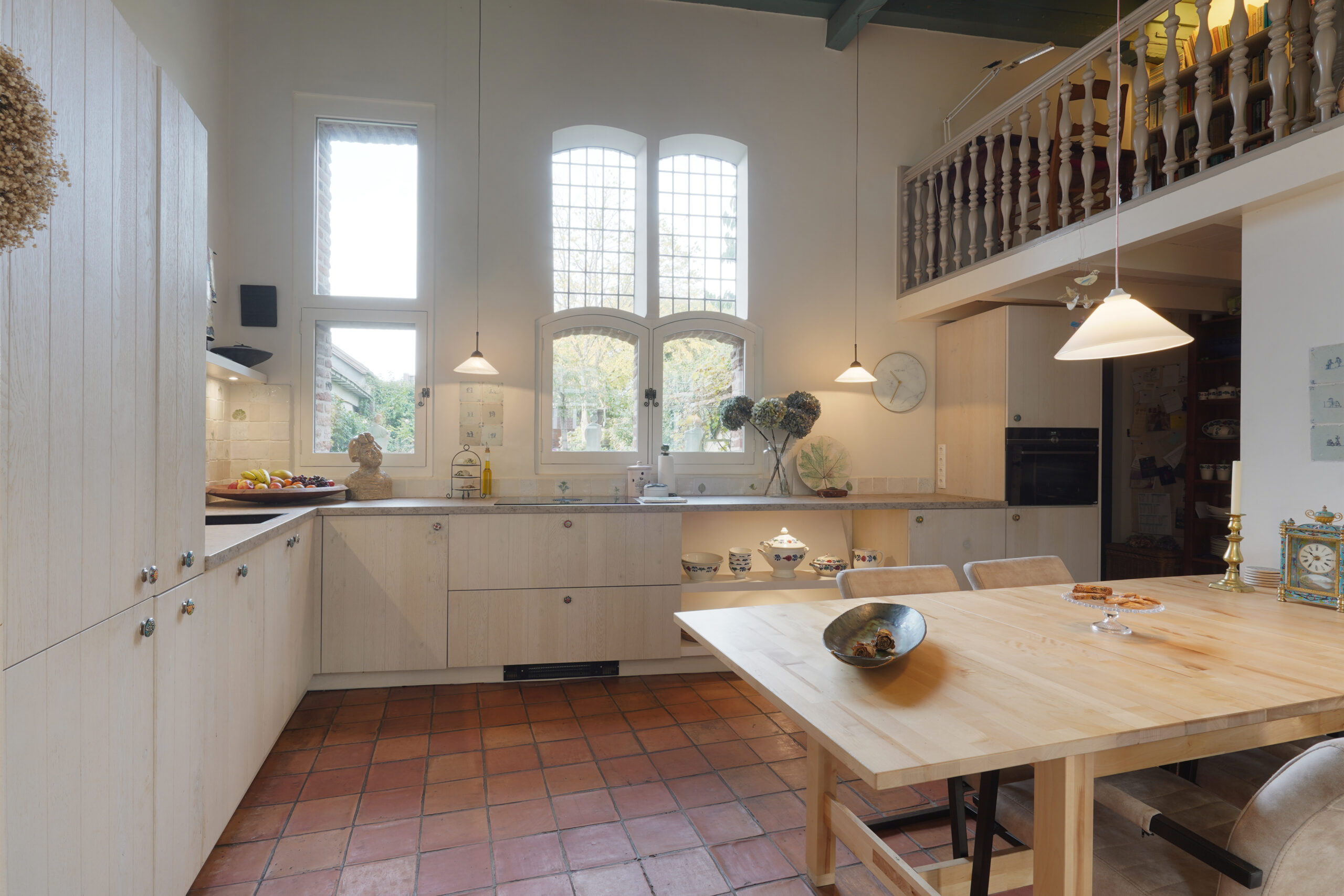 Boven is er ook nog een geweldig uitzicht op de prachtige klassieke keuken